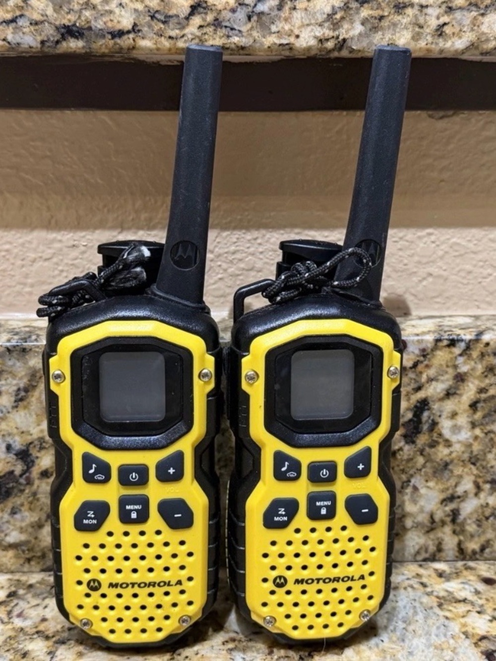 Motorola Waterproof Walkie Talkie Set Of 2 MS350R Fully Tested W/Belt Clips